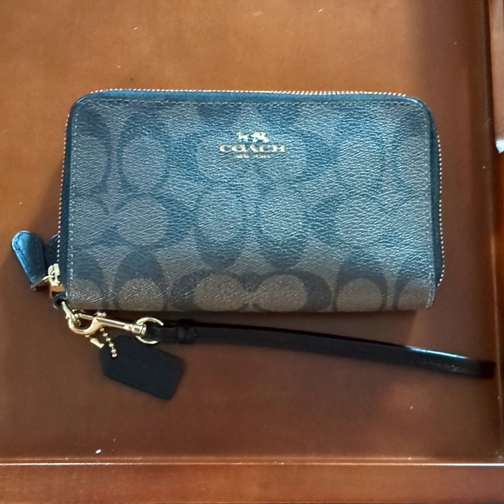 Coach Wristlet Signature Black and Brown